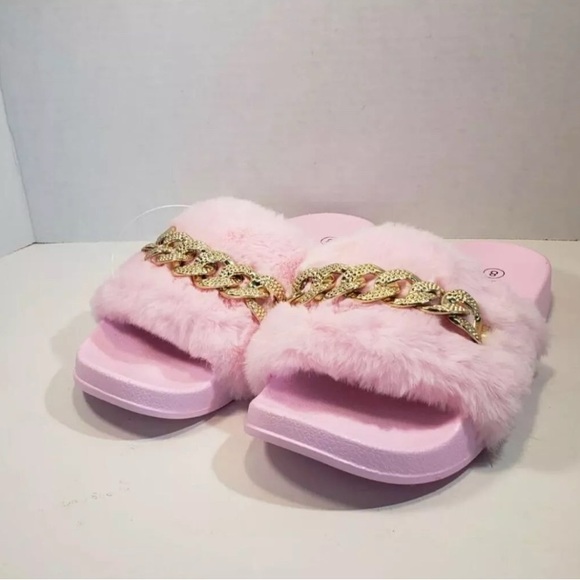 Women's Fluffy Faux Fur Slipper Slides w/Chain Emblishment Indoor/Outdoor Slide - Picture 4 of 6